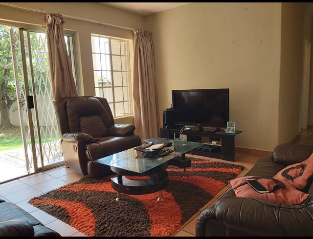 3 BEDROOM SECTIONAL TITLE TO LET IN NORTH RIDING